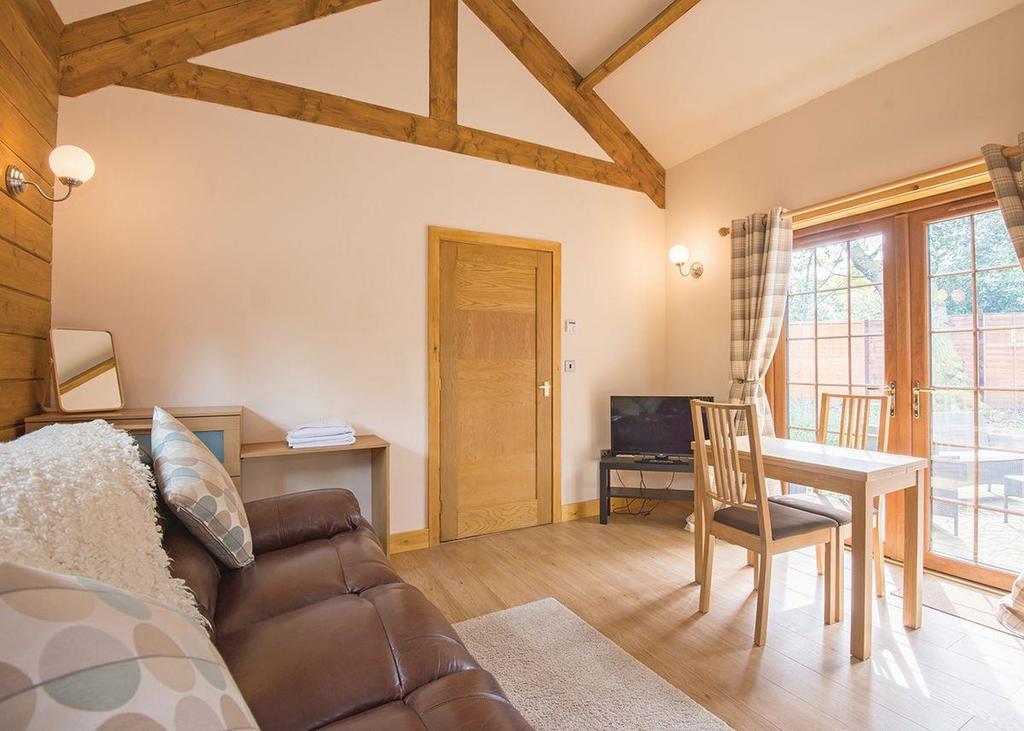 Redbrick Lodges Clipstone Bagian luar foto