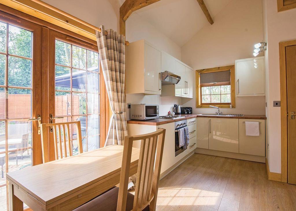 Redbrick Lodges Clipstone Bagian luar foto